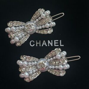 CHANEL silver and pearl bow hair clips